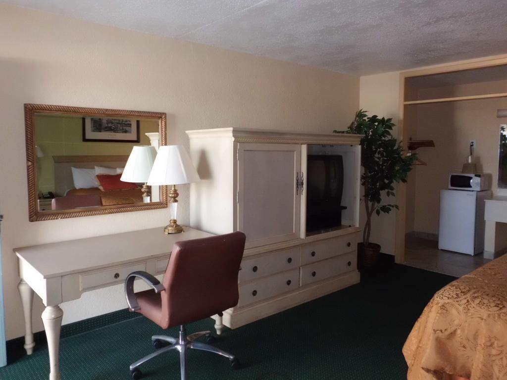 America'S Best Inn & Suites-레이크랜드 외부 사진
